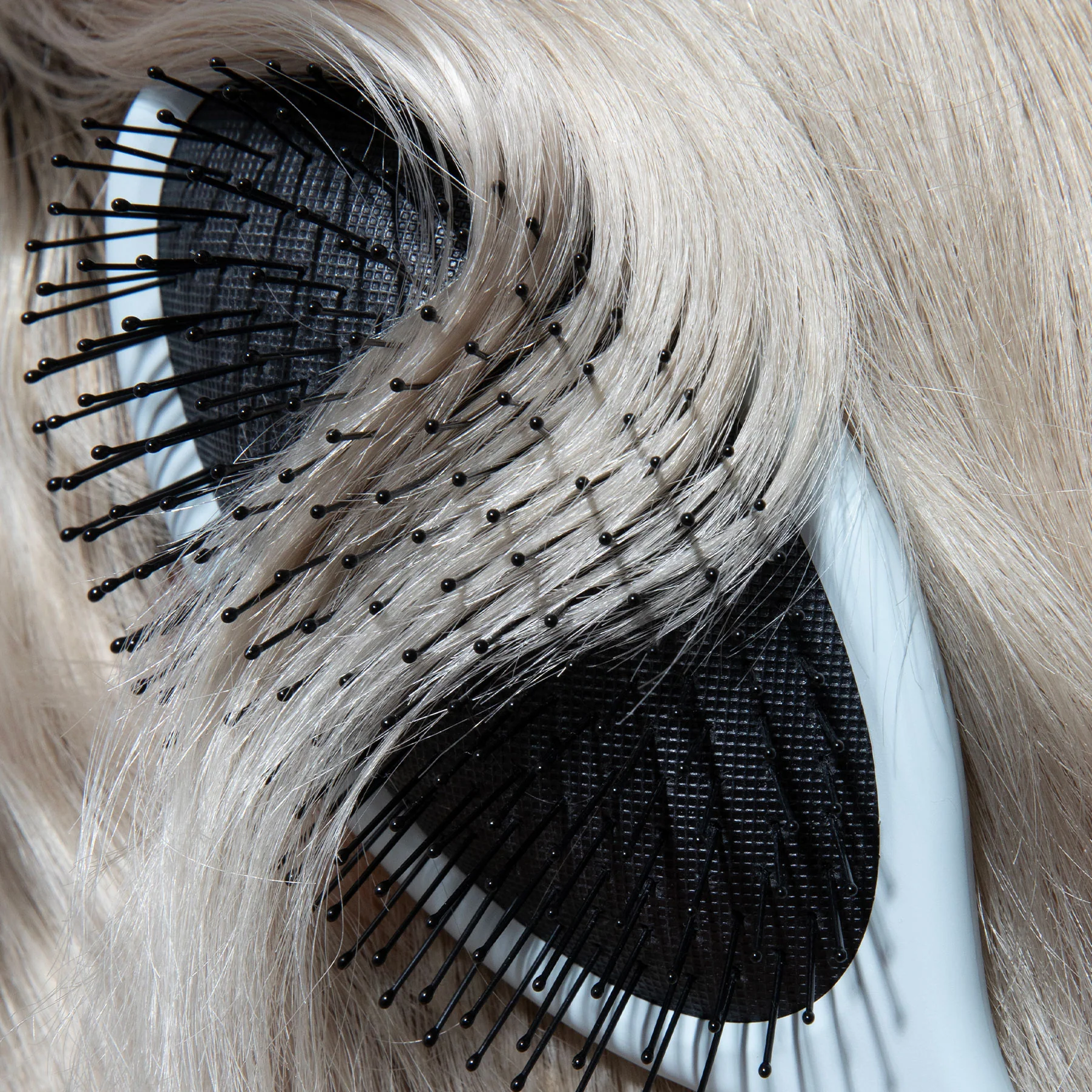 R+Co Detangling Brush - Image 4